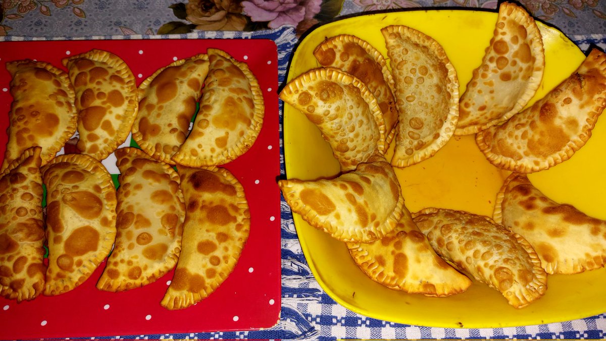 EveMarti79's tweet photo. Flor de empanadas toca hoy 😋😋😋

Y ustedes que tienen? 
#jamonyQueso
#carne
#huevoyaceitunas https://t.co/usjU4C4CG4