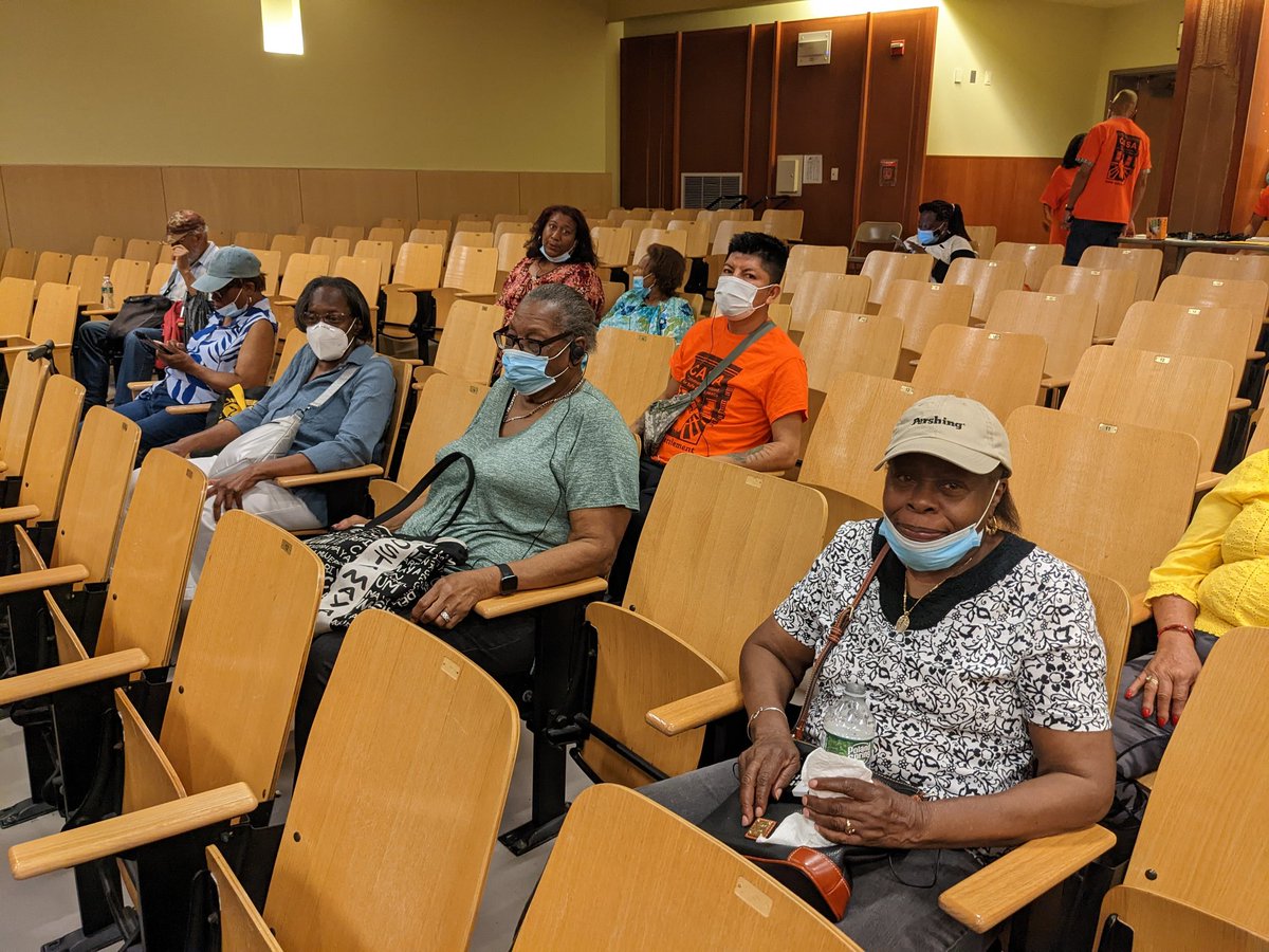 CASAbronx's tweet photo. CASA's in the house tonight kicking off our first general meeting of the year! We're giving a preview of all the campaign TA civic engagement &amp; other work our members can plug into! DM if you want to get more involved in #DefendRTC #EvictionFreeBX #TenantOrganizing #KYR and more https://t.co/sTsmp8InN1