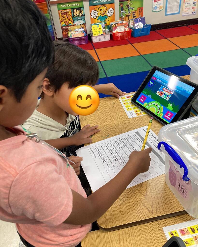 aeslibs's tweet photo. 2nds working with partners to practice using iPad features and gestures. Getting ready for a whole new year of learning and growing! @westboroughk12 @mendesjjohn @armstrongparentgroup https://t.co/i6hBBZ3EmP https://t.co/oXZxIf6gTa