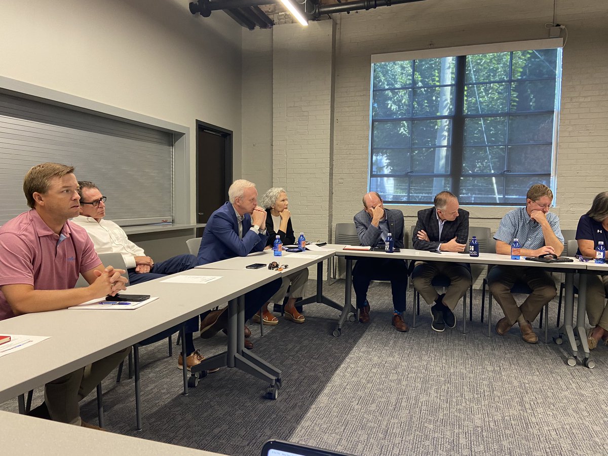 CarolinasAGC's tweet photo. Full house for today’s @AIA_SC, @CarolinasAGC, State Engineers Joint Committee meeting @HoodConstruct #collaboration #construction #cagc https://t.co/r4NiEXJJqU