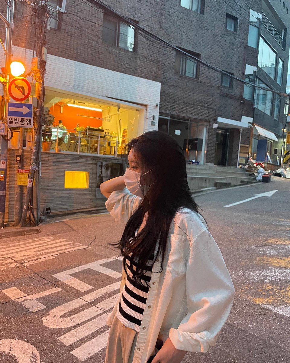 only4itzy's tweet photo. [INSTAGRAM] 📷 (1/3)

“-Con mi hermana
-Foto hecha por mi hermana”

@ITZYofficial #ITZY #있지 #CHAERYEONG #채령 https://t.co/j3FNnVPoEi