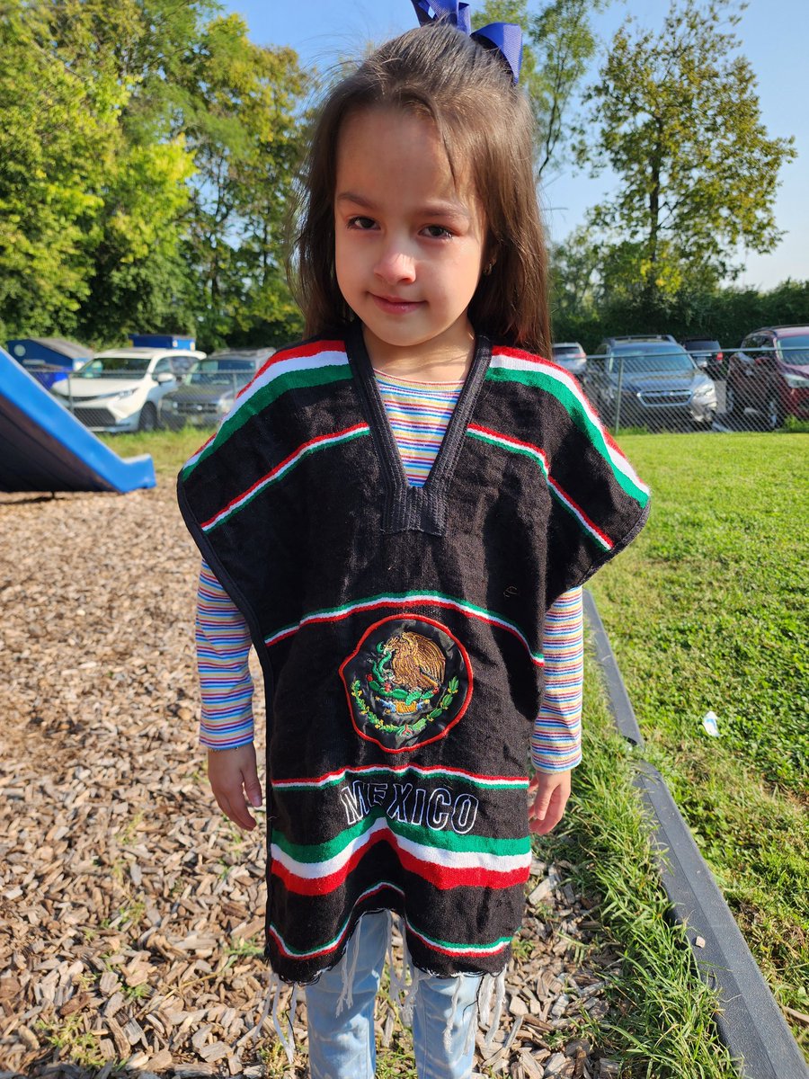 RCE_Mustangs's tweet photo. Love to see our kids showcasing their birth countries as we celebrate Hispanic Heritage Month! @FCPSDEIB #differencemakers #multilingualmustangs https://t.co/qIGhY5tKWN