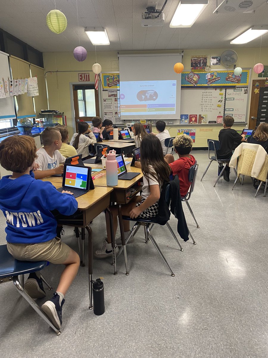 MrsSassoon's tweet photo. Students had fun preparing for their first Social Studies quiz by practicing the oceans and continents on @Kahoot #HowellLearns @HowellTwpRamtwn @kwitt25 @SocStudiesHTPS https://t.co/gPtSmKQbSU