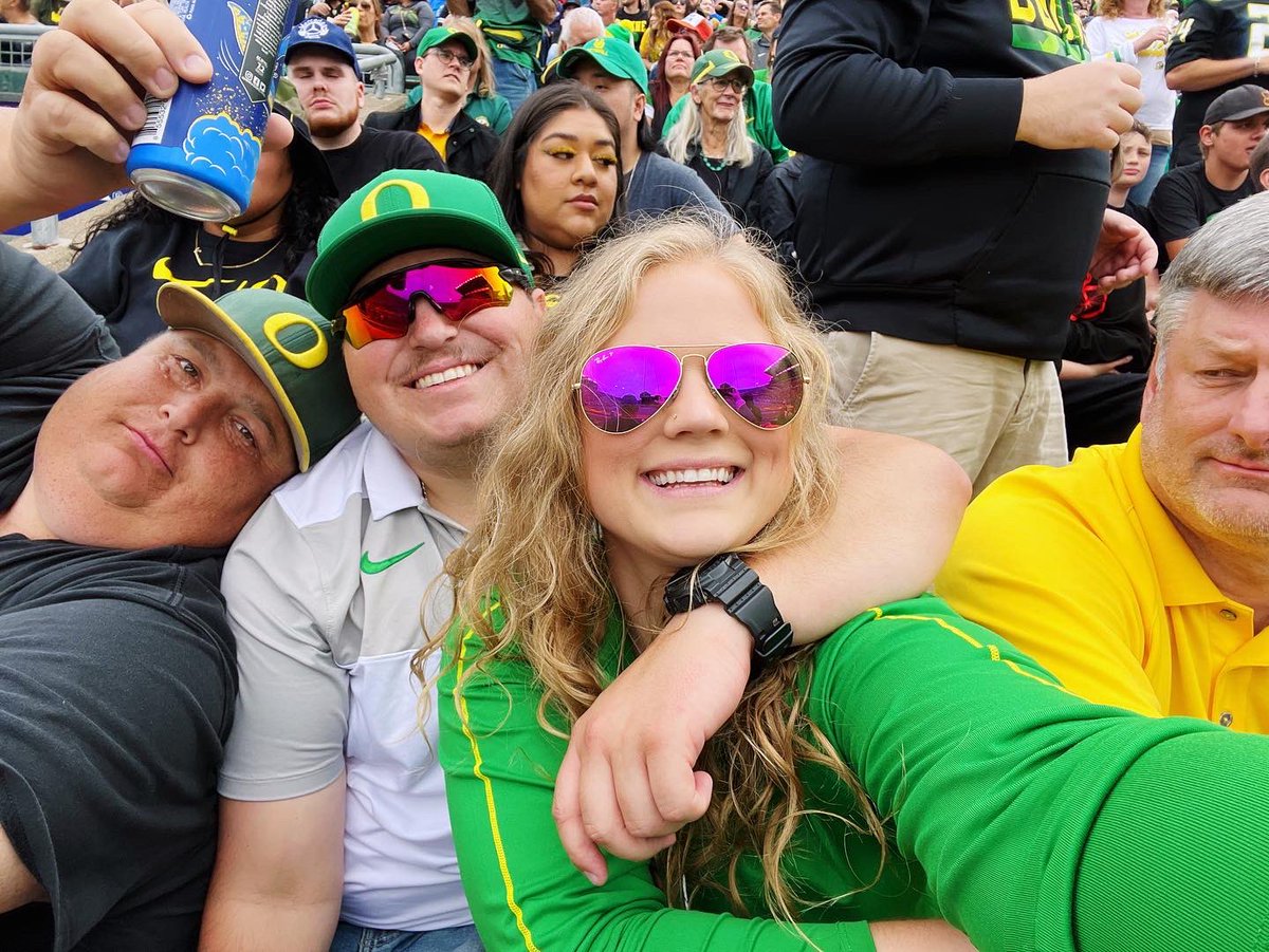 Jesshotaling_22's tweet photo. Successful first Duck home game (for me) of the season! Can’t wait for the rest of the games to come, with my Springer fam and friends 🥰💕 #ILoveMyDucks https://t.co/tSR23BlduA