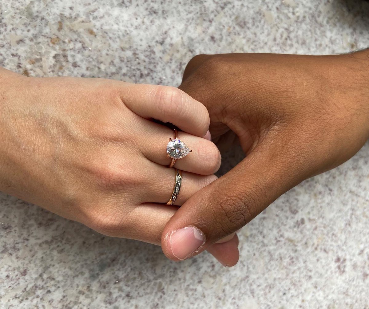 hannahxjae's tweet photo. I’m engaged ❤️ https://t.co/E7BxTuYiof