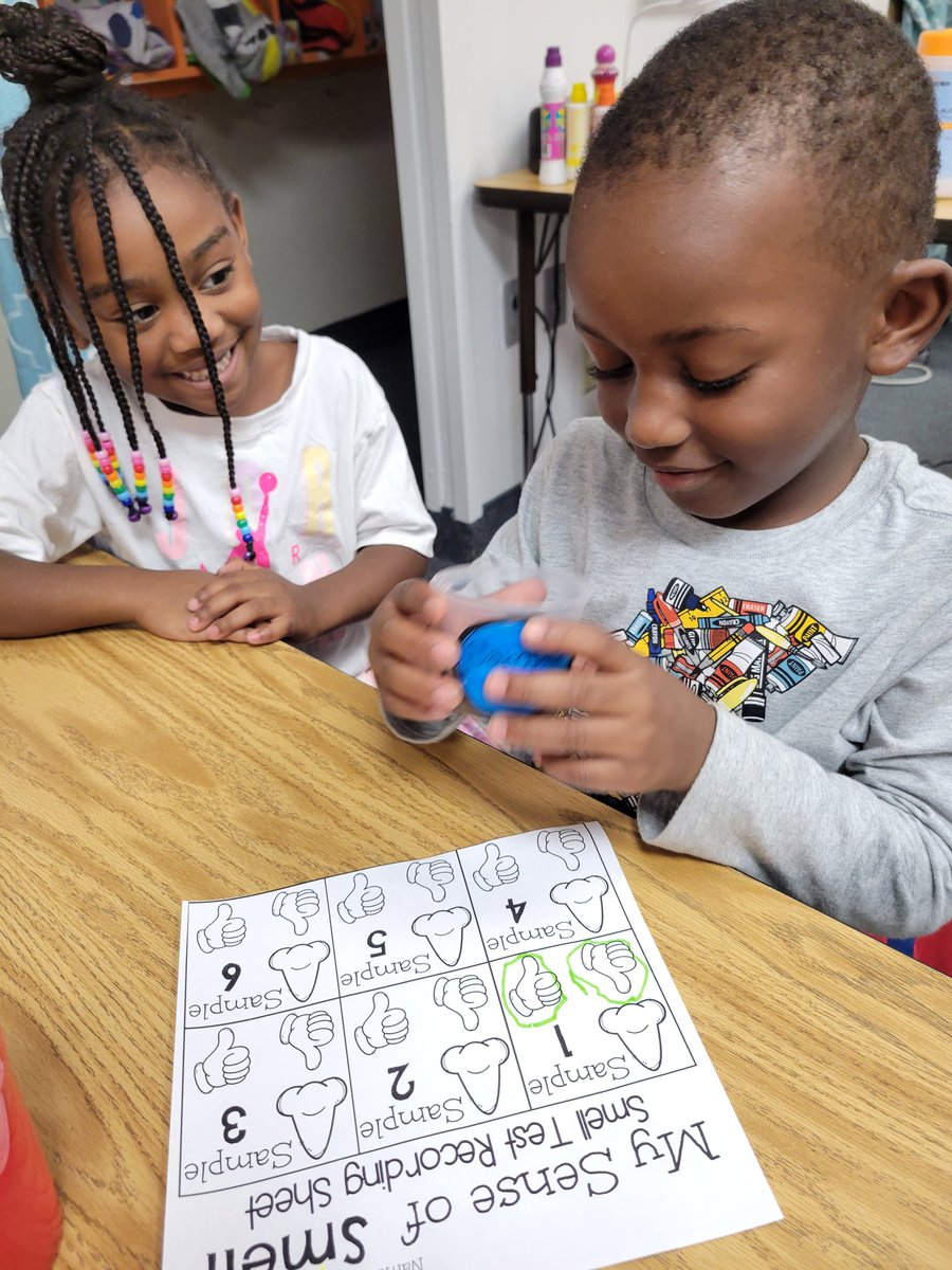 WikMrs's tweet photo. We had such a fun time smelling our sweet / stinky samples today, and voting if they were good 👍🏼 or bad 👎🏼 smells! #cfbisd #cfbprek #5senses #furneauxprek @FurneauxBraves https://t.co/XOTrt9lmXZ