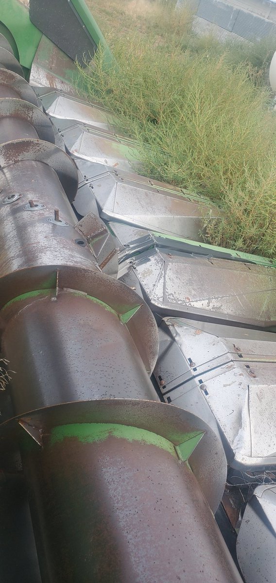 I'm seeing guys getting all crop heads ready. Anyone want this 853? Ran when parked, in 2020 😂. Snouts aren't in great shape. Has 3½ rows of new-ish gathering chains installed, other half row comes with it and some spare parts. $2500 or make me an offer