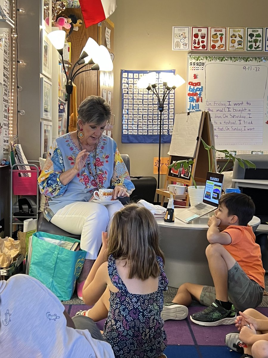 We absolutely loved having our Fabulous Principal come and share her “Happy Bag” with us! Some of the things included: pictures of her grandchildren, cook books, and a tea set! 🫖🧑‍🍳