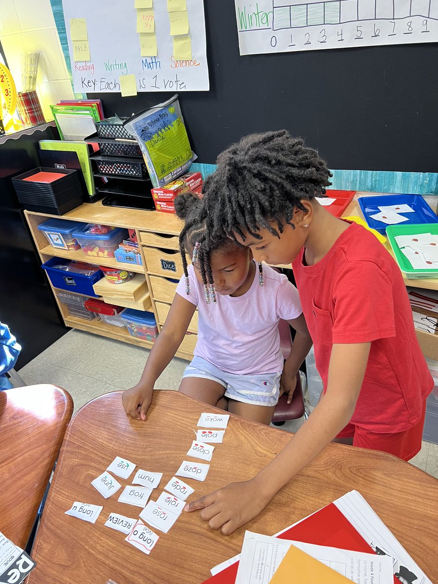 MrsZs2ndGrade's tweet photo. Student engagement = student excitement! Being a “checker” by listening to their classmates reading words and taking turns being the “teacher” to practice spelling words are great ways for students to take ownership of their learning. @MrGGreenbrook #KidsDeserveIt #esd20learns https://t.co/cmUxLvTyg0