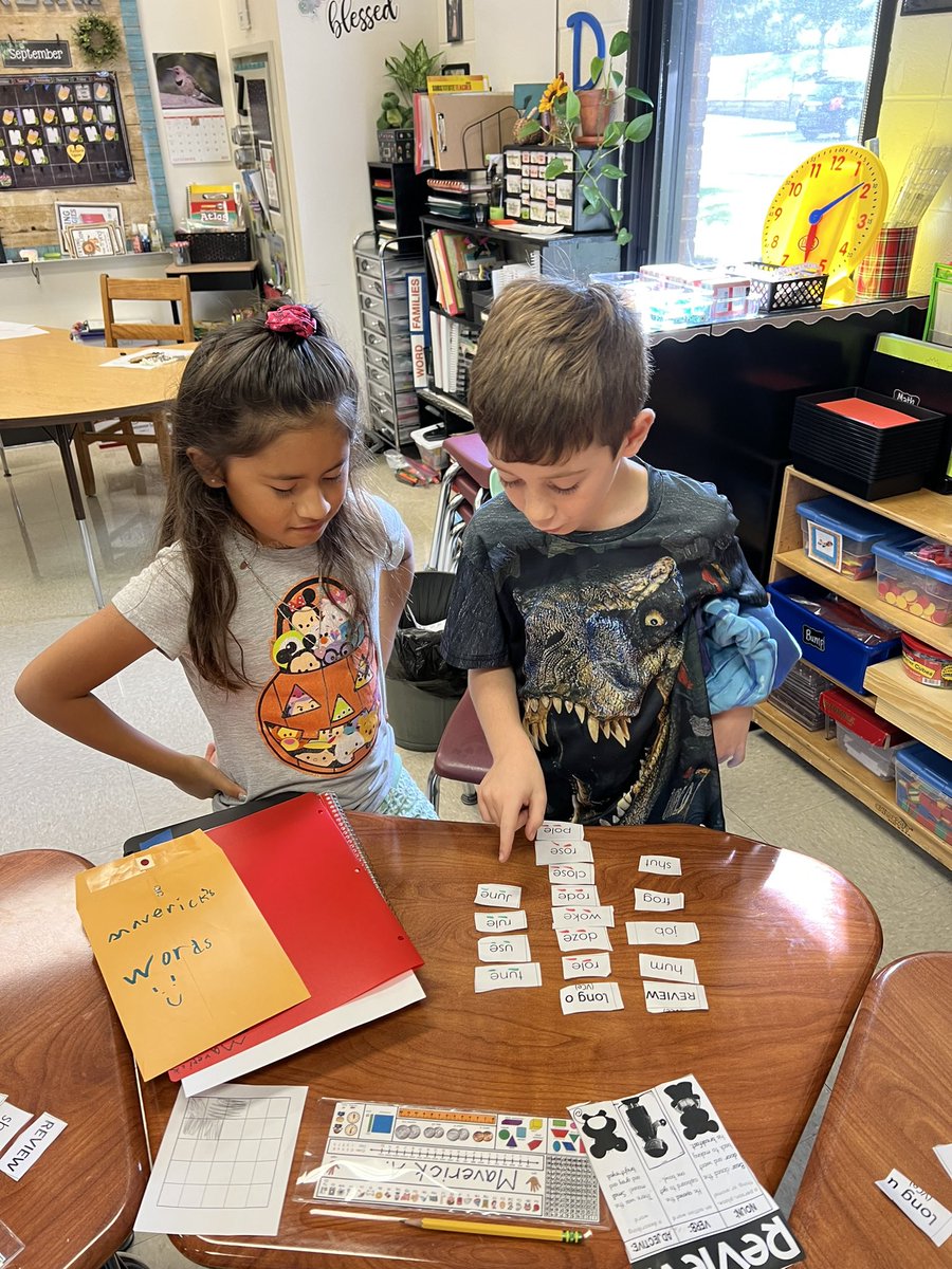MrsZs2ndGrade's tweet photo. Student engagement = student excitement! Being a “checker” by listening to their classmates reading words and taking turns being the “teacher” to practice spelling words are great ways for students to take ownership of their learning. @MrGGreenbrook #KidsDeserveIt #esd20learns https://t.co/cmUxLvTyg0