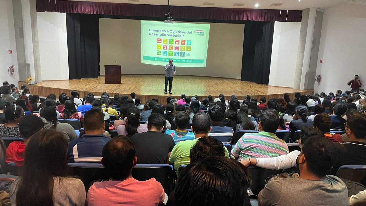 Alumn@s que cursan el último año de licenciatura de los siete programas educativos de nuestra Unidad recibieron una plática e invitación de parte del Secretario de Investigación y Posgrado el Dr. Amaury de Jesús Pozos Guillén al 10 encuentro de Jóvenes investigadores en SLP