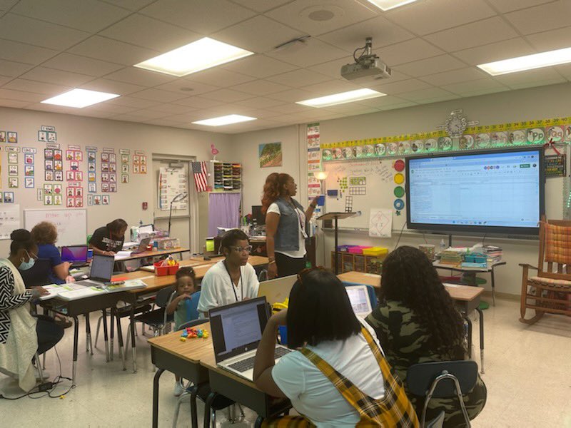 Golden_Springs_'s tweet photo. Randolph Park and Golden Springs Elementary collaborating together using district resources and the Course of Study Standards to prepare students for the future.              #bulldogleadtheway @Golden_Springs_ @ACSTheRPEPark @BulldawgSup https://t.co/jlTUxvlZxS