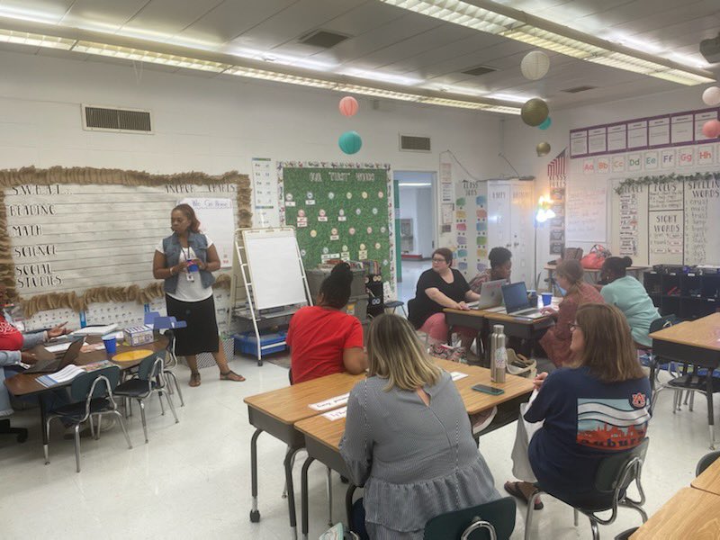 Golden_Springs_'s tweet photo. Randolph Park and Golden Springs Elementary collaborating together using district resources and the Course of Study Standards to prepare students for the future.              #bulldogleadtheway @Golden_Springs_ @ACSTheRPEPark @BulldawgSup https://t.co/jlTUxvlZxS