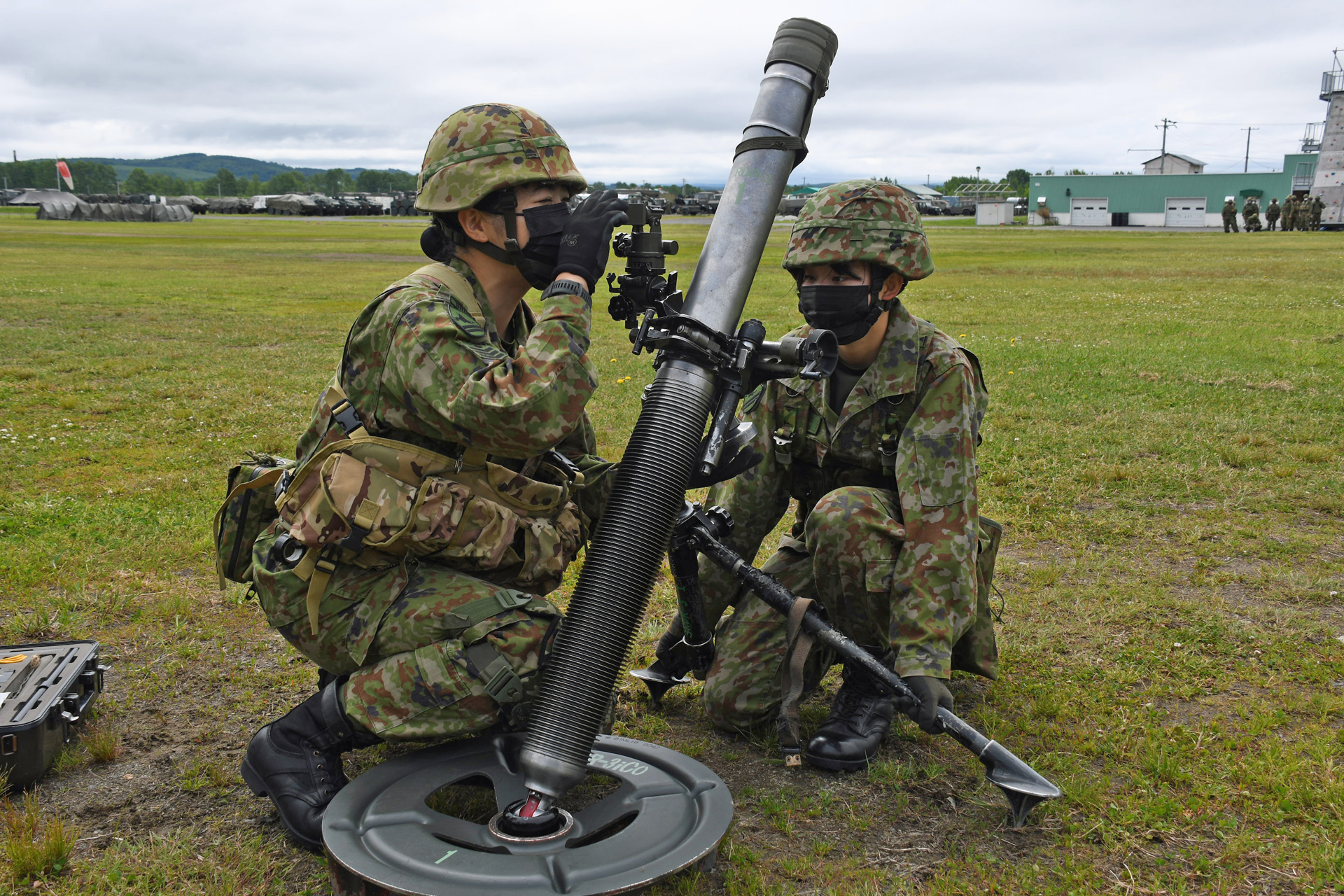 陸上自衛隊 名寄駐屯地【公式】 on X: #名寄駐屯地 #広報班 浅見３曹です😃 駐屯地には私の他にたくさんの #女性隊員 が勤務しています。  彼女達の日々の訓練風景を皆さんにご覧いただき、応援してもらえると嬉しいです❗️ #陸自 #自衛隊 #迫撃砲 #体力検定 #炊事 #車両 ...