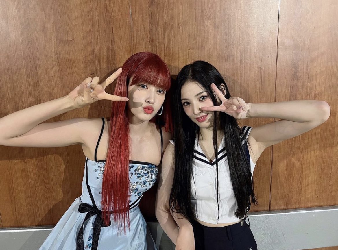 girlgroupspics's tweet photo. stayc's yoon with nmixx's jinni https://t.co/EHSr1B5FA6