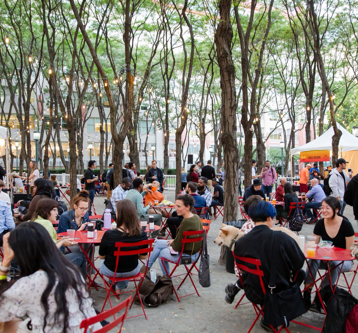 Grab drinks in #DowntownBrooklyn tomorrow! 🍻 For the next three Thursday evenings, gather friends + family to enjoy local beer, lawn games + more during 'Brews at Brooklyn Commons,' a temporary outdoor beer garden. ⏰ 9/22, 9/29 + 10/6 at 4:00 PM 🌐 bit.ly/BrewsBKCommons…