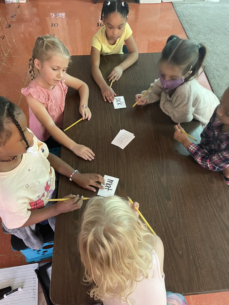 Digraph Detectives hard at work during 1st grade Co-Teach lesson!! Love seeing the excitement for Fundations! <a href="/HaleyDorris5/">Haley Dorris</a> @co_sumner #titleI <a href="/readysetcoteach/">Ready•Set•Coteach (Allyson, John, & Ashley)</a> <a href="/SBarie214/">Sarah Barie</a>