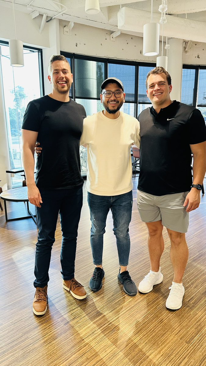 My eve in a nutshell: Ruhan played peekaboo with <a href="/whit4th/">Whit</a> while Farz bonded with @ModernAfflatus!

And I finally got the photo I always wanted with the makers of <a href="/badunicornvc/">Bad Unicorn🦄</a> :) 

It was a wholesome eve ❤️