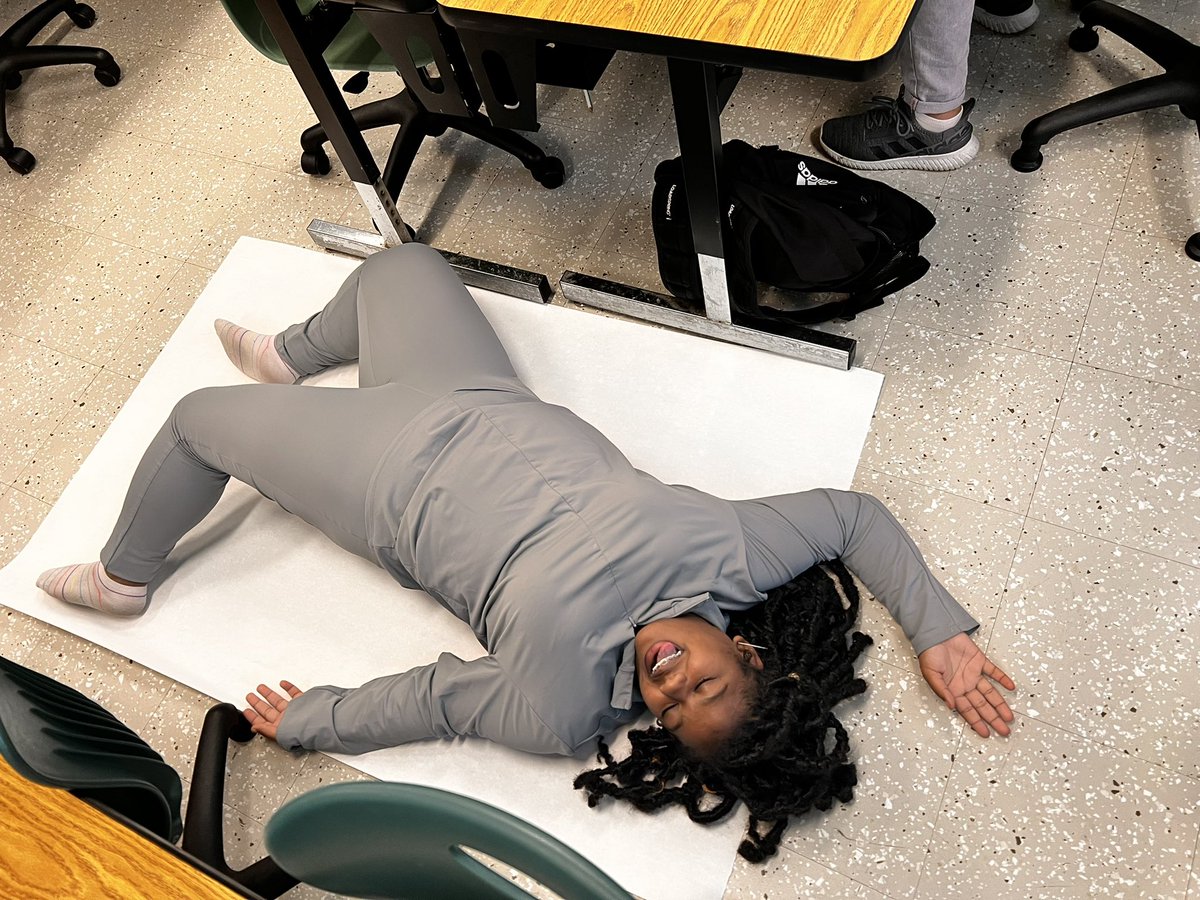 joebird1000's tweet photo. My @WoodlawnHS_BCPS Warriors are using the design process to create crime scenes for CSIs to explore. #heart#fun#learn @BCPSSci https://t.co/4yStepFqdo