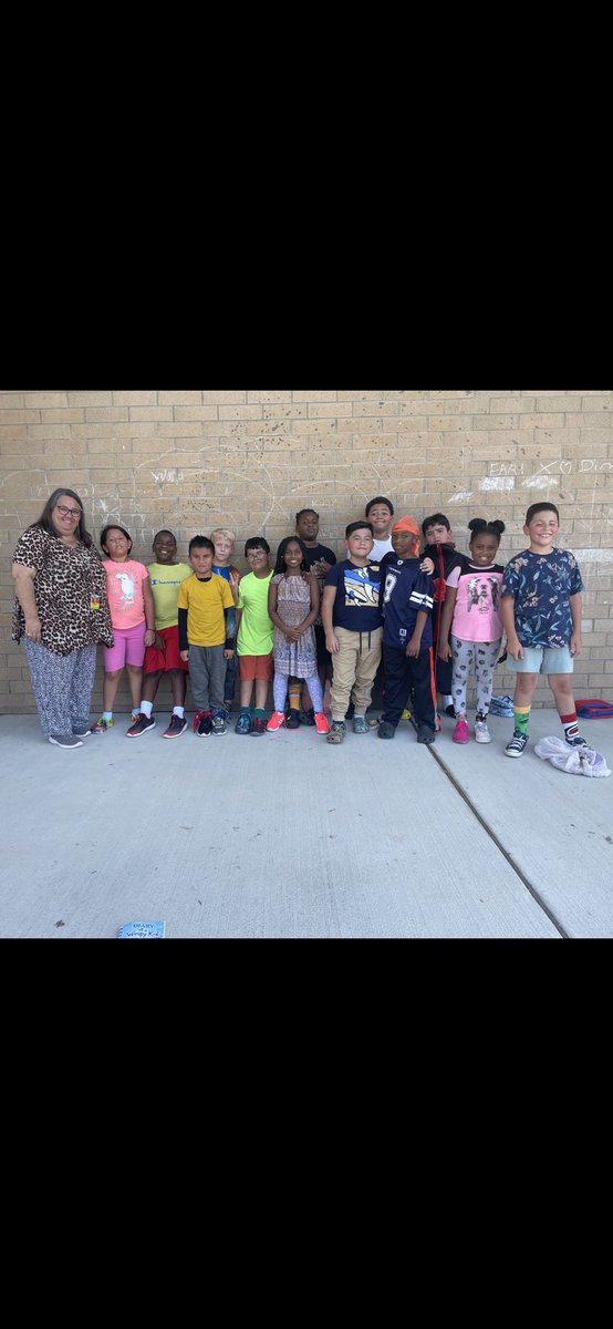 MsSherman5th's tweet photo. @WakelonES 4th graders on Wacky Tacky Day! There’s nothing tacky about being at school everyday! #AttendanceMatters https://t.co/vRnVlriwkk