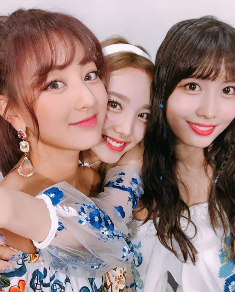happy birthday nayeon! i am so proud to be a part of once and see how much did you grow and showing us how talented you are. you're so important to me that i can't explain with words but i hope you enjoy your day 🐰💙

HAPPY NAYEON DAY 
#POPstar_NayeonDay
#원스의_노을이_나연이