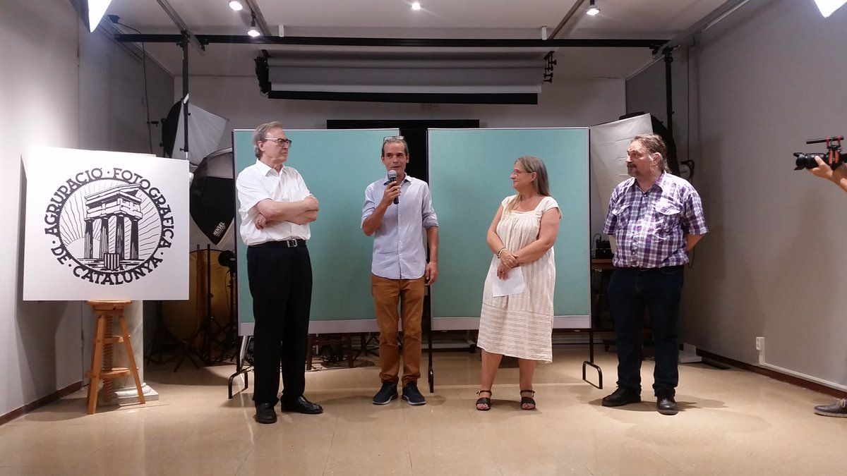 Ricard_Marco_'s tweet photo. L’Agrupació Fotogràfica de Catalunya exposa unes fotografies de Francesc Català-Roca, que formen part de les dues series que li van servir per guanyar els premis Ciutat de Barcelona de fotografia, a les edicions de 1950 i 1951.
Fins el 21 d'octubre de 2022
https://t.co/ZBSY0tNqwL https://t.co/enRCXbb9Fd