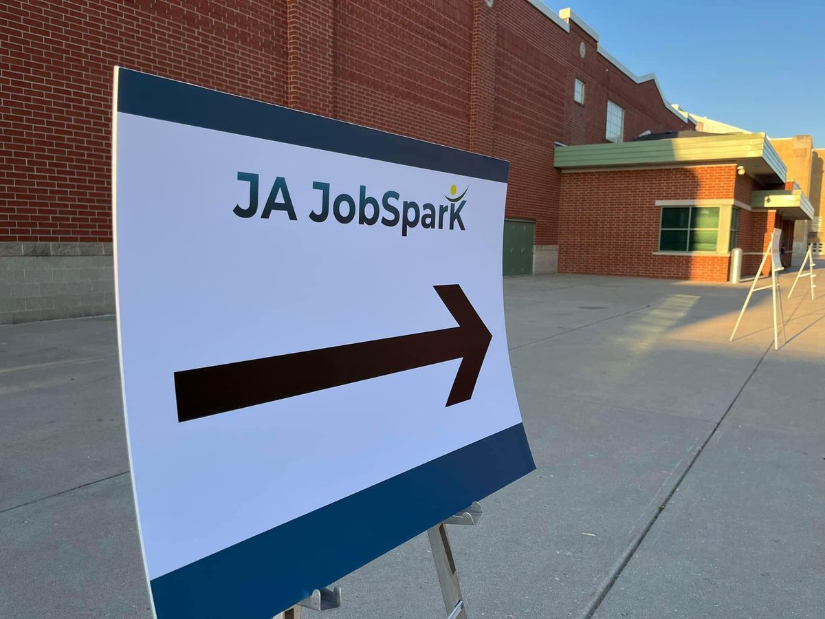 Indy4HMarion's tweet photo. The future looks bright ๐ก The Marion County 4-H team has loved interacting with middle and high-school students at JA JobSpark!
#jajobspark https://t.co/TCAcirSEWp