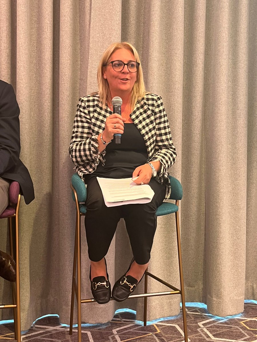 ClimateGroup's tweet photo. "Local job creation is so important. The social benefits of retrofitting buildings are equally as important and they allow us to distribute benefits between the global north and south."- Mirella Vitale, Senior Vice President of Communications @ROCKWOOLGroup 

@MirellaAmalia https://t.co/AfhIbPJhBJ