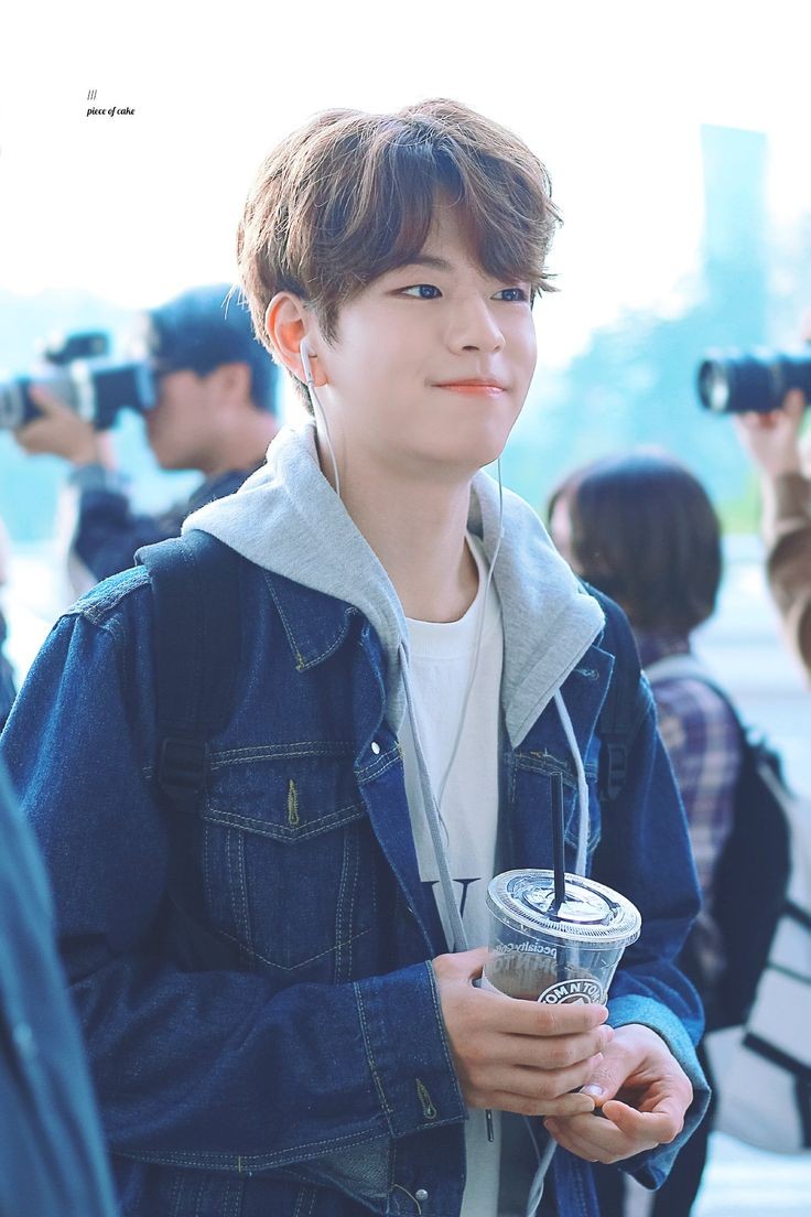 Stay_banGchan's tweet photo. Happy birthday Kim seung-min 💛🧡💛 #스트레이키즈 #김승민 #StrayKids #Seungminday #beautifulman https://t.co/Fxtw2vzAUl