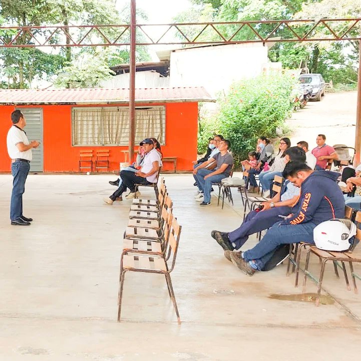 rodolfo_rasgado's tweet photo. En reunión Sindical con la Delegación D-II-90 del nivel de Telesecundaria en #Siltepec, #Chiapas.

Les deseo un excelente miércoles y le envío un abrazo fuerte.

#docentes #maestros #Chiapas #snte https://t.co/6iUt1wjvvv