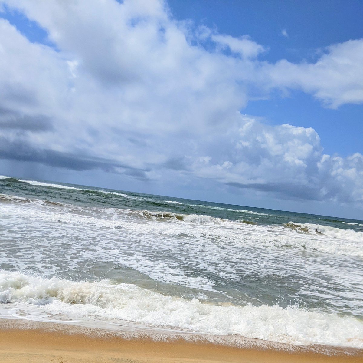 'Les mauvais jours font partie d'une bonne vie'❤️🌴
Coco Beach FARAFANGANA 📸.Un endroit très agréable que peu de gens connaissent encore.
RN12🇲🇬🇲🇬
.
hubert_rvldb📸
.
#paysage #NatureBeauty #Madagascar🇲🇬 #Madagascarnature #cocobeach
#Madagascarnature #tropicallife #plage #nature