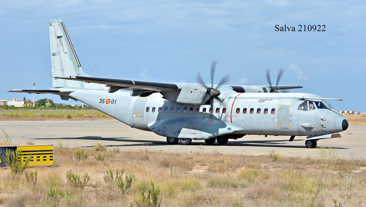 05derecha's tweet photo. En estas fotos podemos ver a uno de nuestros incansables CASA C295M del #Ala35 llegando al punto de espera "Alfa" 05 derecha. Muchísimas gracias a los pilotos de este avión por los detalles que han tenido conmigo.#BASanJavier #AcademiaGeneraldelAire. @EjercitoAire.@SpottersMurcia https://t.co/9tozK51mKB