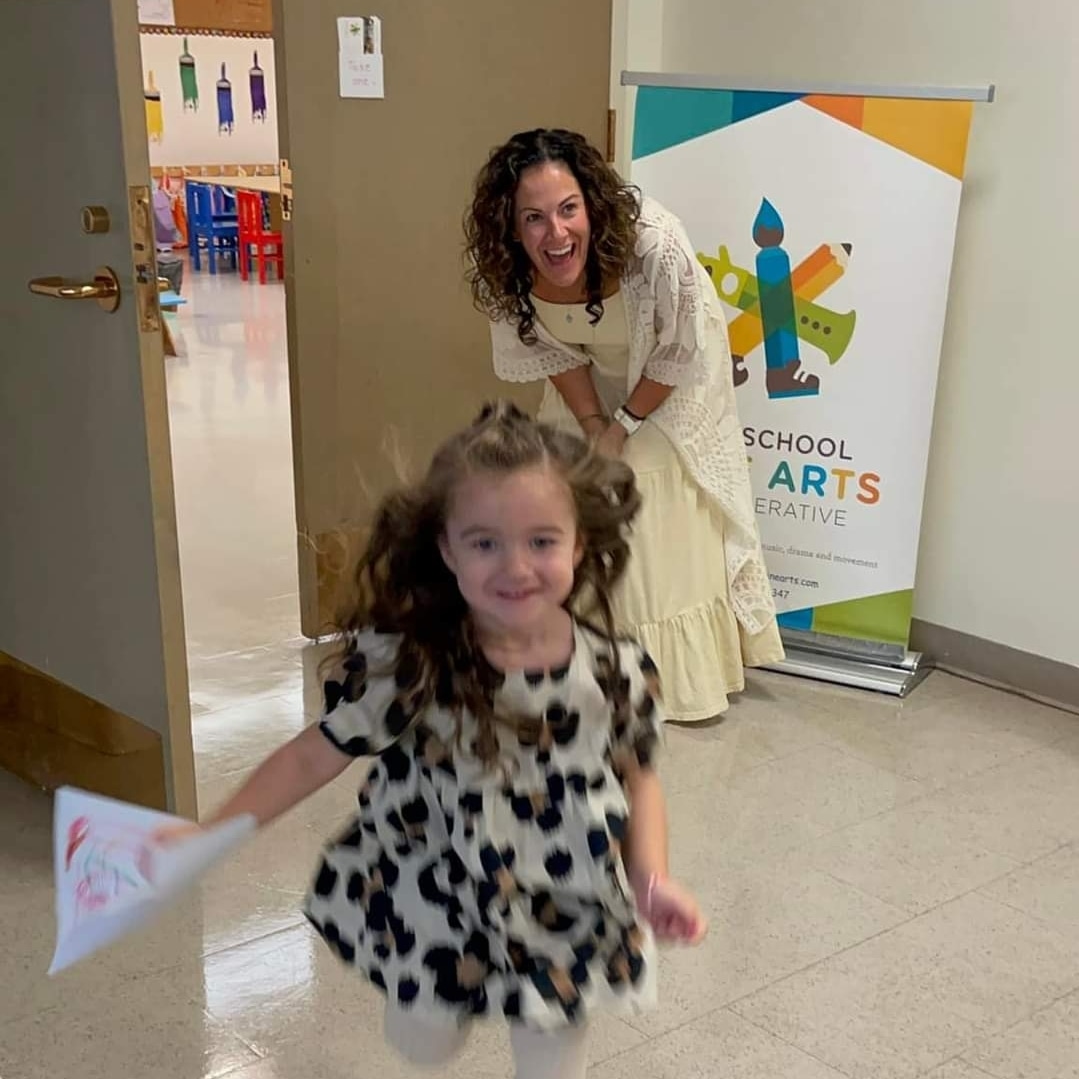pschoolfinearts's tweet photo. The smiles say it all. Our Preschool is the best! #smiles #yqr #preschool #septemberfeels #lookmom https://t.co/H9Hcs9DkF5