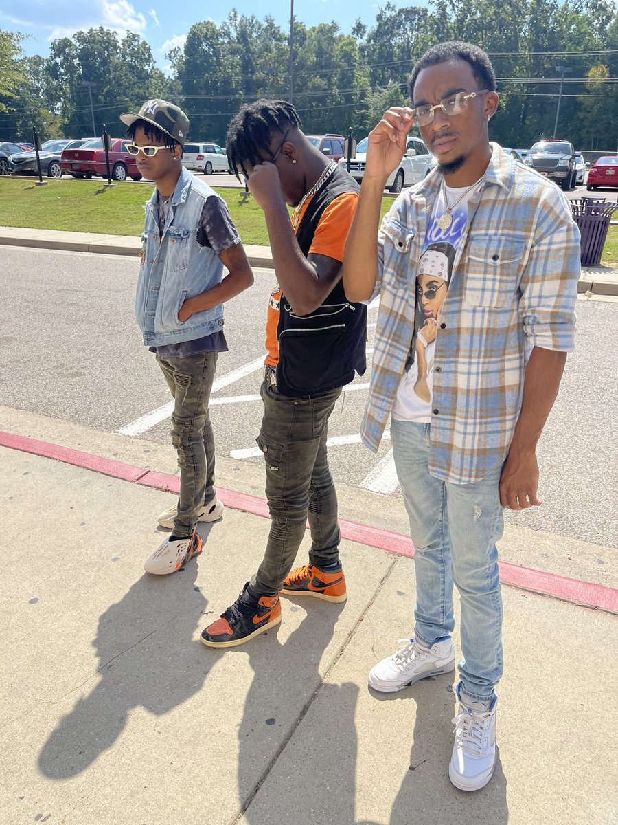 ZionJessie's tweet photo. Drive my car fast through the hood I feel I made it 🥵I knew I had ah reason here since a lil baby🔜 #ChickenWednesday #FYP #Trending https://t.co/9tZzWAx5oE