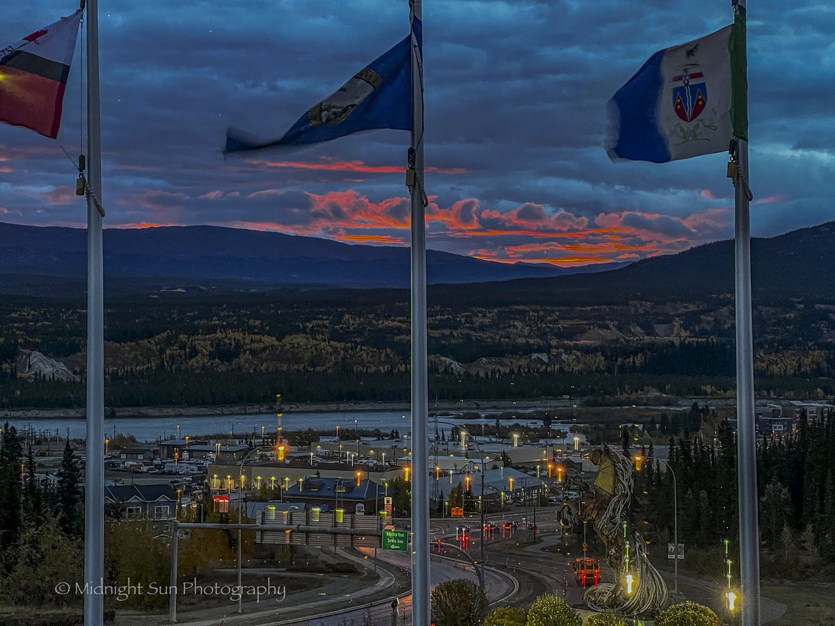 Prairie_Yukoner's tweet image. Gorgeous sunrise over Yukon’s capital city.