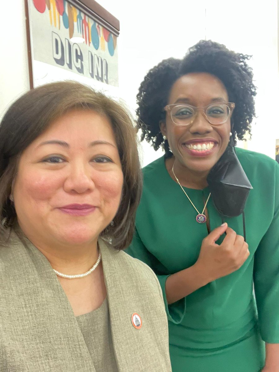 citizen_nurse's tweet photo. Fangirl moment as I was waiting in the Senate Cafeteria yesterday. Thank you @RepUnderwood for all you're doing to advocate for nurses! You are a wonderful role model and inspire me to keep fighting the good fight. #nurse #advocate https://t.co/OC3prUfOFJ