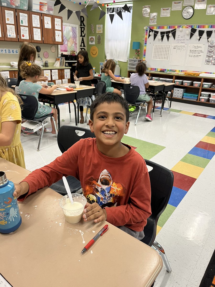 MsLaney_2nd's tweet photo. Today in science we made Oobleck to further explore the properties of matter, and the differences between the different states of matter! https://t.co/FQFDJ5OR3i