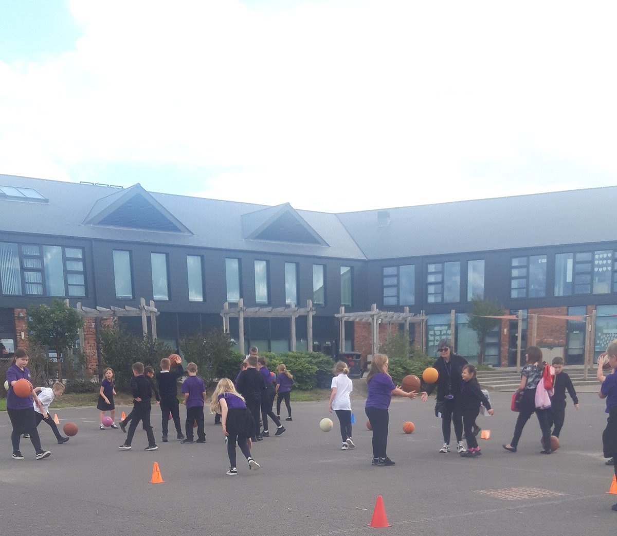 mrclarkd's tweet photo. Great to get our @NWCCDumfries P4-7s out for #FitnessDay 12@12: 12mins fitness at 12noon today. Shout out to to P4/5 and primary house captains for setting up a great time. #FitnessDay #FitnessUnitesUs #dgdoingmore https://t.co/TSdGQt8irz