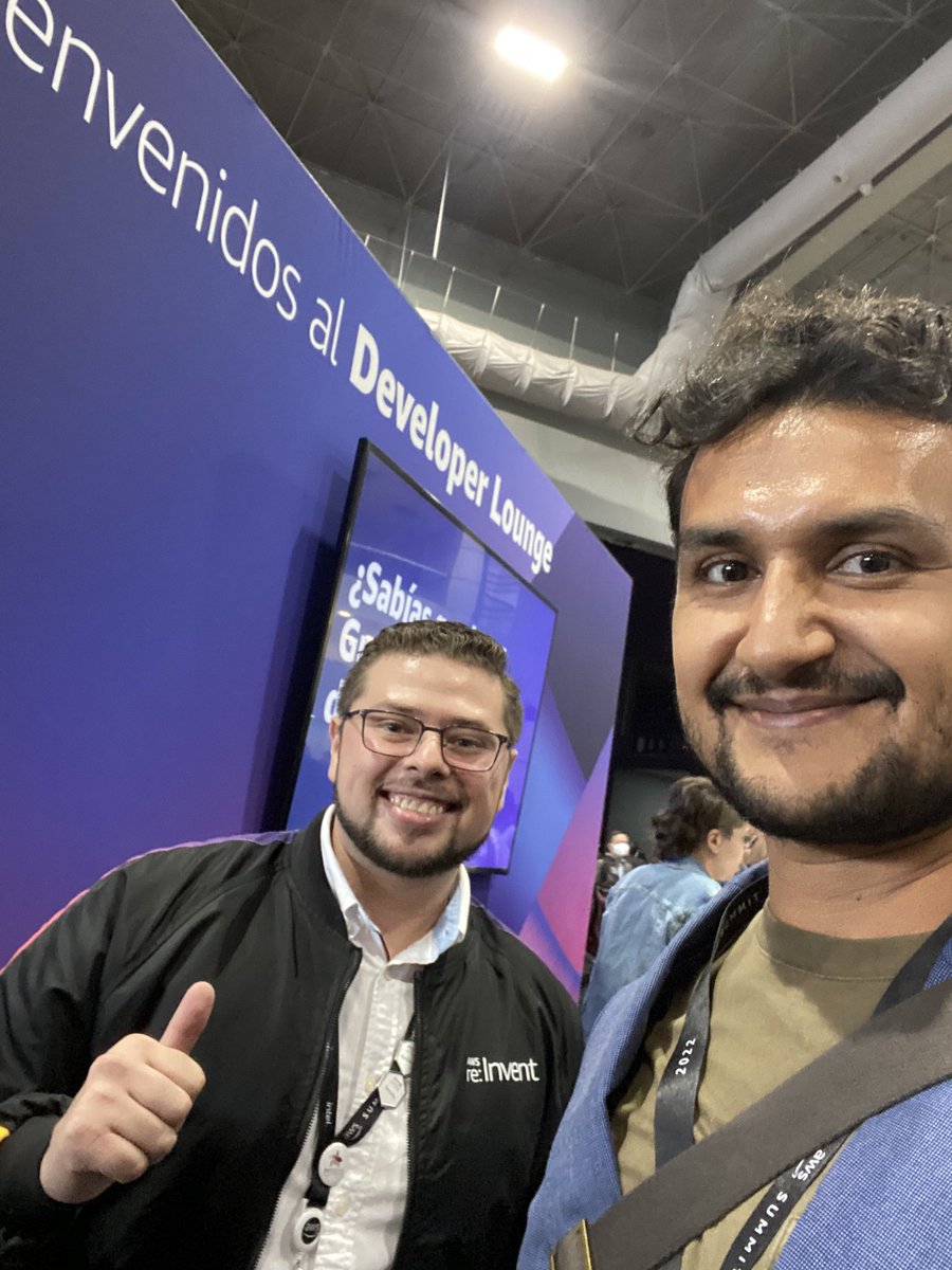 math2me's tweet photo. Aprendiendo sobre comunidades que  tiene @AWSLatam #AWSSummit @awsdevelopers @vikomex https://t.co/z9XOVniquF