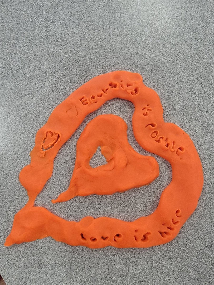 AimAddison_SC's tweet image. Fun lesson about #everythingispossible with @7Mindsets -Students building their own sculptures about what is important to them or what represents them from this beautiful story. Thank you to @ASimpson_SC 💜
@ClarkElemTampa @HCPS_SEL