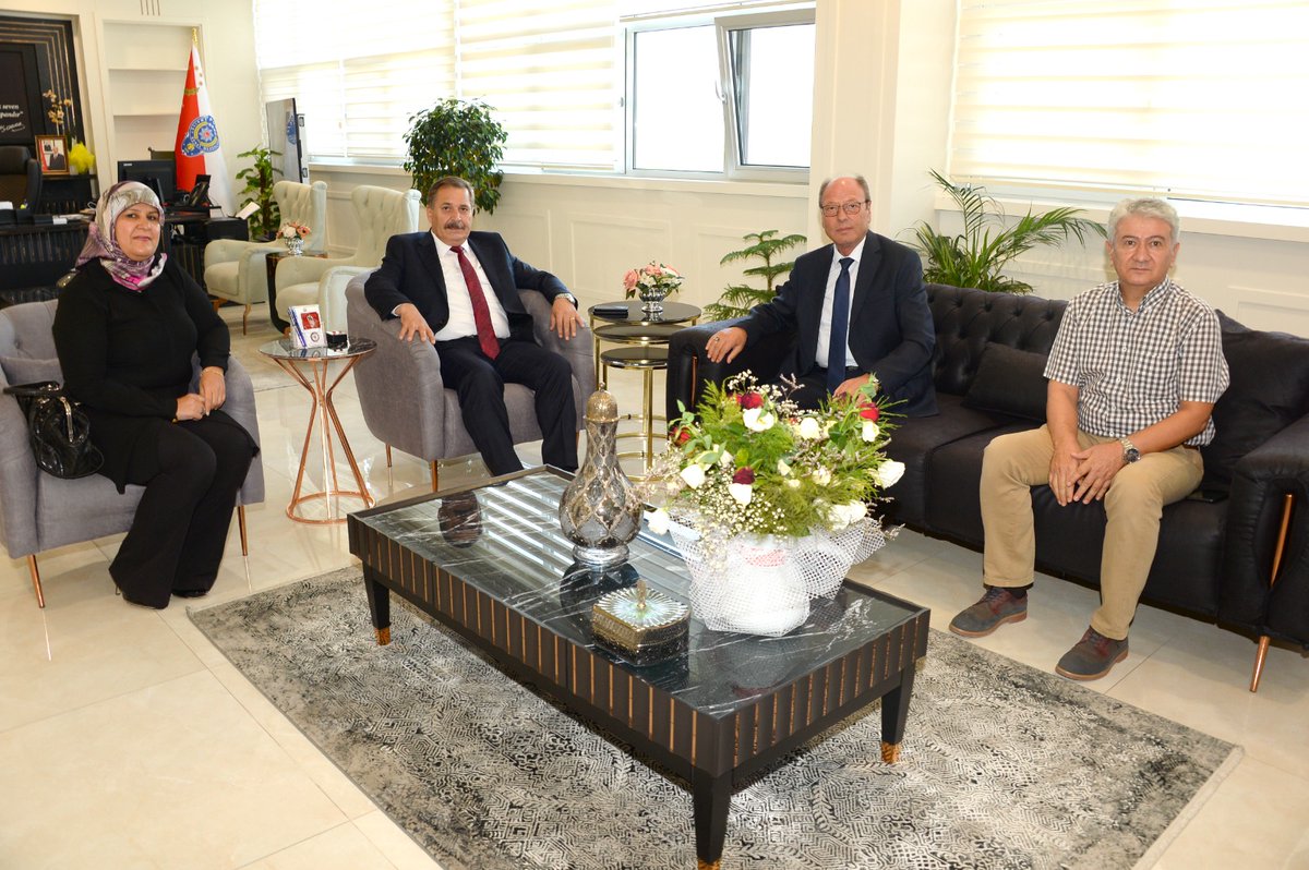 Antalya İl Emniyet Müdürümüz Sayın Orhan ÇEVİK beyefendiye hoşgeldin ziyaretinde bulunduk.
Sohbetimizde, toplumsal dejenerasyon ve kültür gibi değerleri konuştuk. 
Dolu dolu bir insan, Antalya için güzel, kalıcı işler yapacağına inancımız kavidir. Başarılı olması temennisi ile