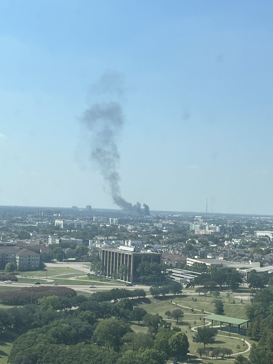 GregShannon93's tweet photo. #HoustonFire #Houstontxfire
Looks like a fire off Washington? Hope everyone is okay! The pic is taken above Spotts Park looking north west. https://t.co/xJzTGGXAoH
