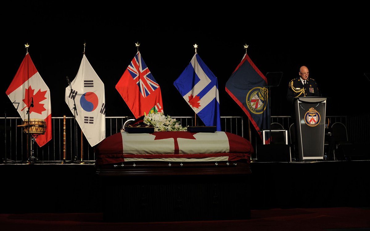 jamesramertps's tweet image. Today, we laid our cherished officer Constable Andrew Hong, Badge 7815, to rest. He was a husband, father and son. His life was defined by his family and public service. We will never forget him.  #HM19,  #HeroesInLife