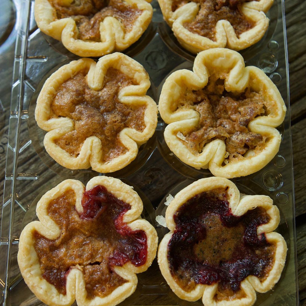 Strom's Farm &Bakery tweet media