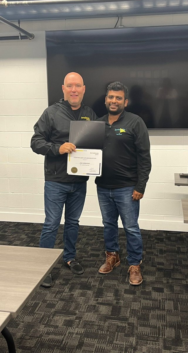 SVMR_Markham's tweet photo. Recently management got the chance to bring together the teams @ #servicemasterrestoremarkham & #servicemasterrestoretorontonorthvaughan to show our appreciation for all their hard work. We also took a few mins to recognize some of the staff on their years of service milestones https://t.co/mZuHgN1fk1