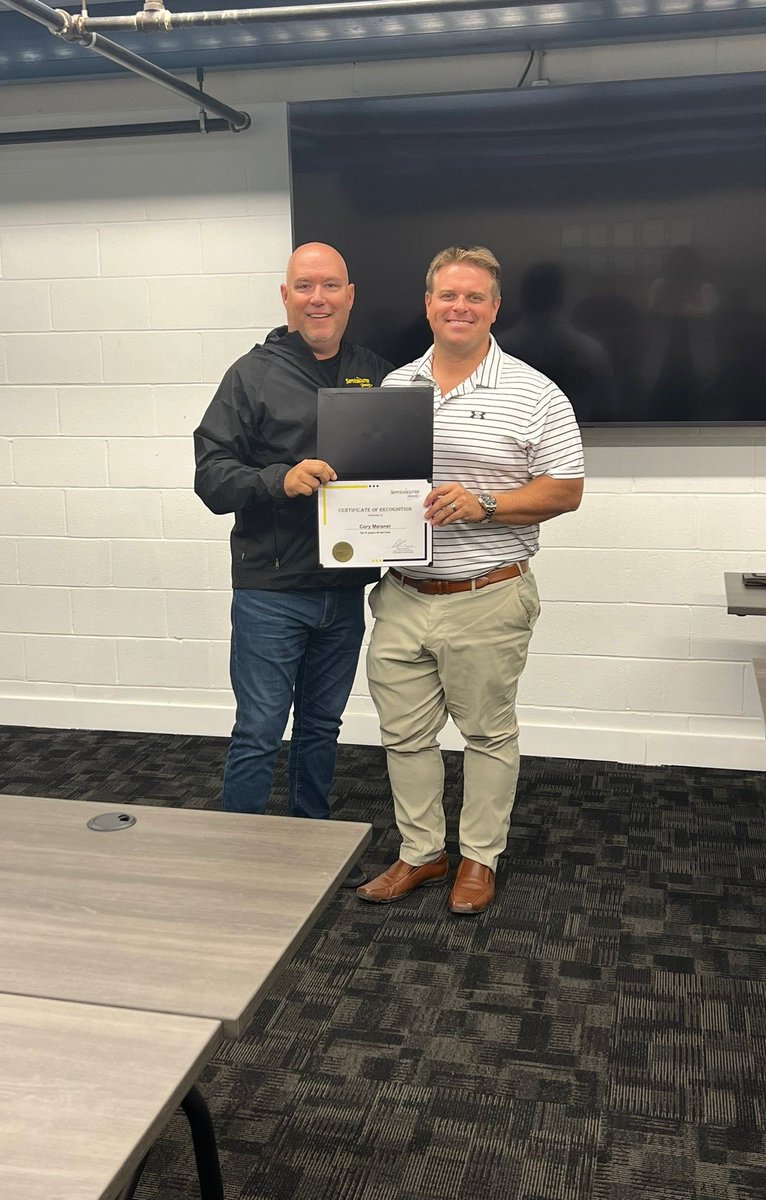 SVMR_Markham's tweet photo. Recently management got the chance to bring together the teams @ #servicemasterrestoremarkham & #servicemasterrestoretorontonorthvaughan to show our appreciation for all their hard work. We also took a few mins to recognize some of the staff on their years of service milestones https://t.co/mZuHgN1fk1