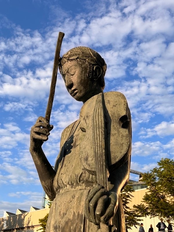 blearytheory's tweet photo. Buddhist statue with violin, wood, Berlin Philharmoniker
#Buddhist #statue #violin #wood #Berlin #sculpture #travel #religion #Asia #architecture #monument https://t.co/nNc0d8SJmf
