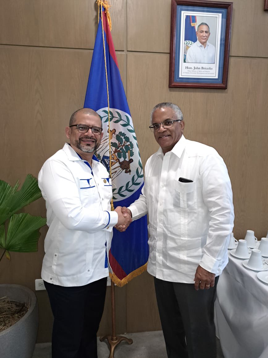 sg_sica's tweet photo. El Secretario General del SICA @WernerVargas72 se reunió con el Ministro de Relaciones Exteriores, Comercio Exterior e Inmigración de Belize, Eamon Courtenay, para dialogar acerca de los esfuerzos y avances en el marco del proceso de Integración y el Plan de Trabajo de la SG-SICA https://t.co/2PZDdcB3WL