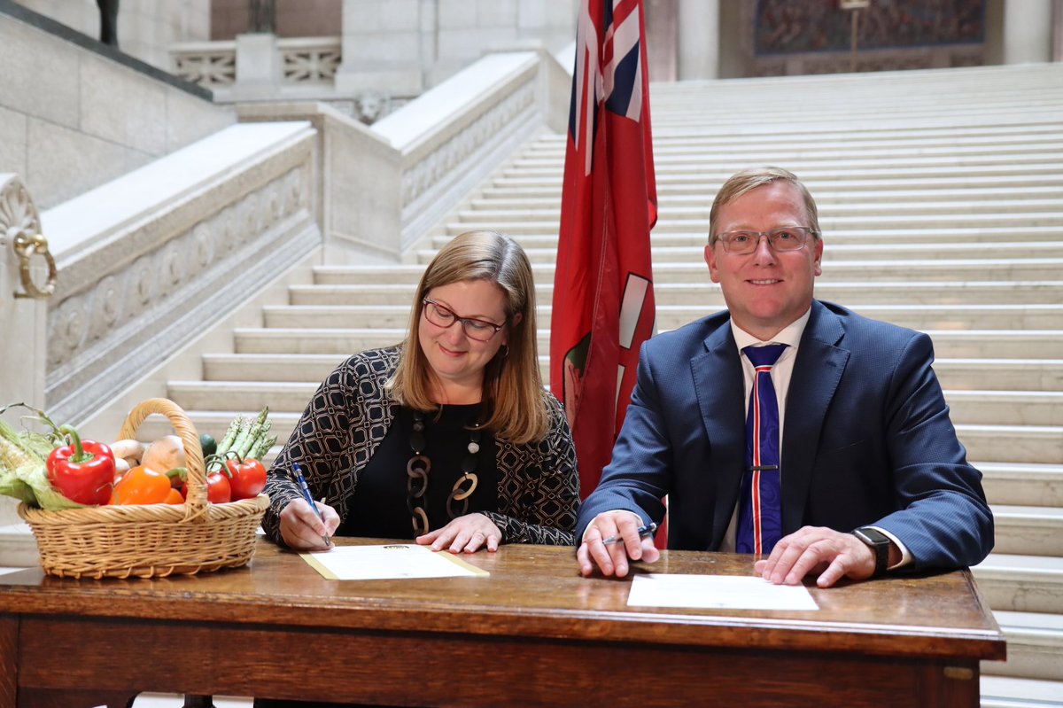 As part of Manitoba’s 8th annual Farm and Food Awareness Week this week, @MinSGuillemard and I are pleased to proclaim September 21st as Local Veggie Day here in Manitoba in support of local farmers. 
@MBGovAg @mbhomeec