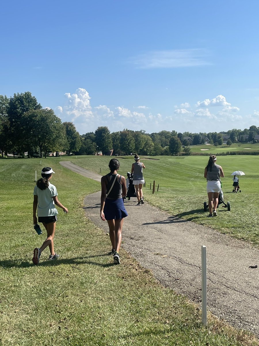 Teammates supporting teammates, THIS is what it’s all about 💚 proud of my girls and who they are on and off the course!